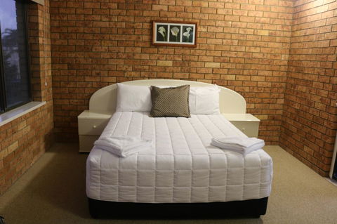 Golden Sands Motor Inn - Foster Accommodation 0