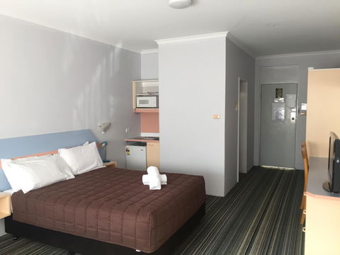 Golden Sands Motor Inn - Foster Accommodation 8