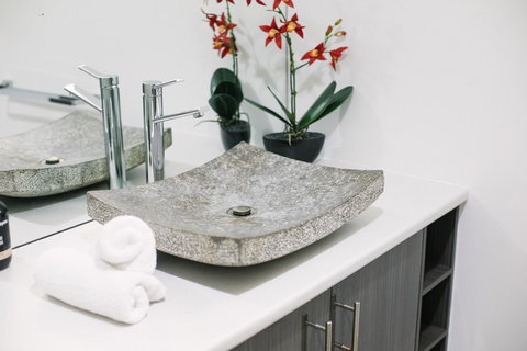 CitySide Apartment - 2 Bedroom With Private Courtyard - Foster Accommodation 19