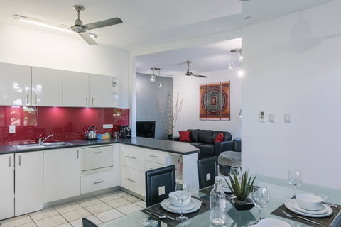 CitySide Apartment - 2 Bedroom With Private Courtyard - Foster Accommodation 0