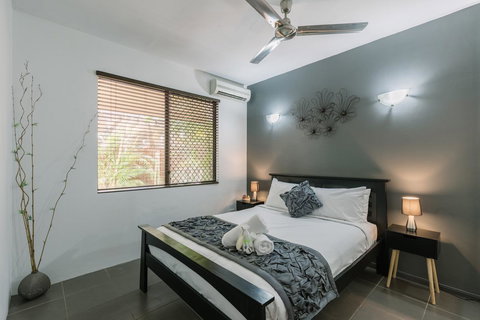 CitySide Apartment - 2 Bedroom With Private Courtyard - Foster Accommodation 17