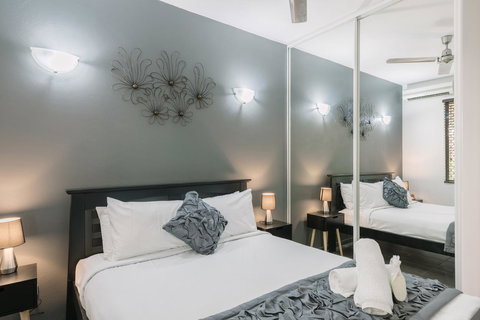 CitySide Apartment - 2 Bedroom With Private Courtyard - Foster Accommodation 15