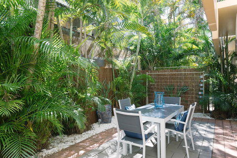 CitySide Apartment - 2 Bedroom With Private Courtyard - Foster Accommodation 13