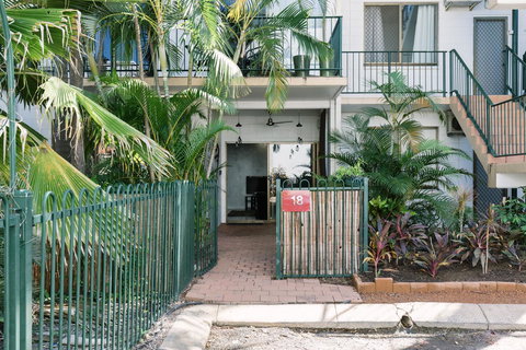 CitySide Apartment - 2 Bedroom With Private Courtyard - Foster Accommodation 5