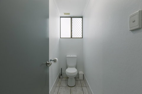 CitySide Apartment - 2 Bedroom With Private Courtyard - Foster Accommodation 20