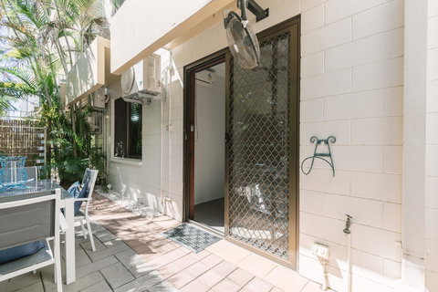 CitySide Apartment - 2 Bedroom With Private Courtyard - Foster Accommodation 10