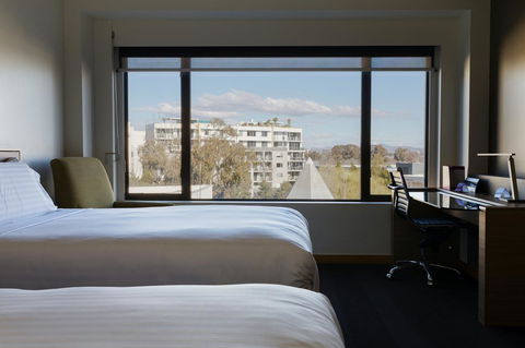 Crowne Plaza Canberra, An IHG Hotel - Foster Accommodation 18
