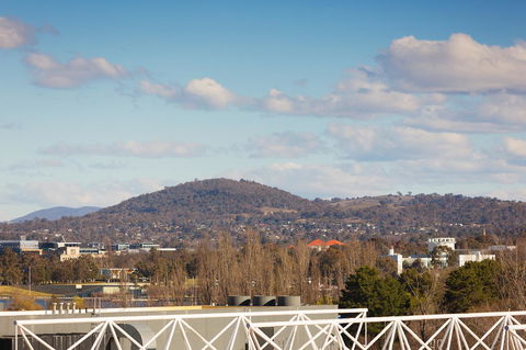 Crowne Plaza Canberra, An IHG Hotel - Foster Accommodation 16