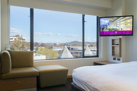 Crowne Plaza Canberra, An IHG Hotel - Foster Accommodation 19