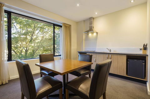 Crowne Plaza Canberra, An IHG Hotel - Foster Accommodation 39