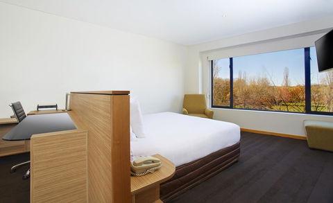 Crowne Plaza Canberra, An IHG Hotel - Foster Accommodation 41