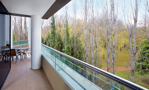 Crowne Plaza Canberra, An IHG Hotel - Foster Accommodation 12