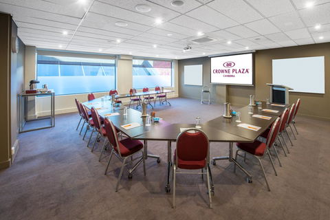 Crowne Plaza Canberra, An IHG Hotel - Foster Accommodation 8