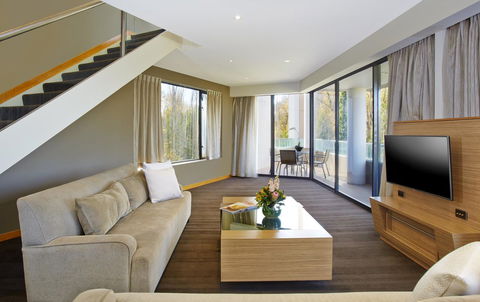 Crowne Plaza Canberra, An IHG Hotel - Foster Accommodation 38