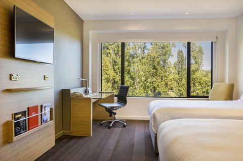 Crowne Plaza Canberra, An IHG Hotel - Foster Accommodation 22
