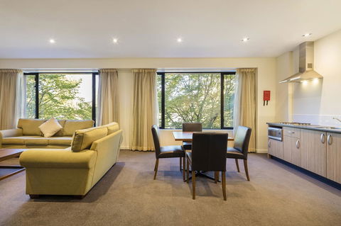 Crowne Plaza Canberra, An IHG Hotel - Foster Accommodation 35