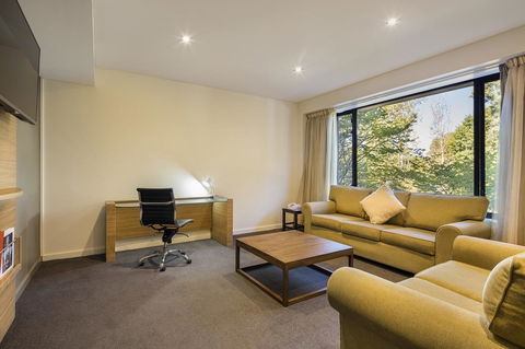 Crowne Plaza Canberra, An IHG Hotel - Foster Accommodation 37