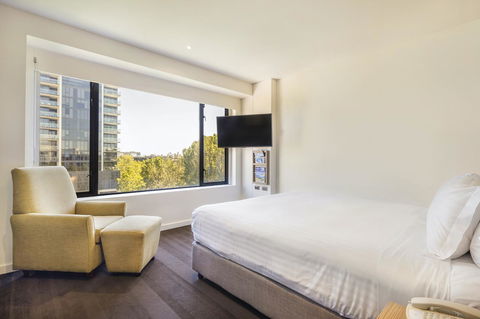 Crowne Plaza Canberra, An IHG Hotel - Foster Accommodation 21