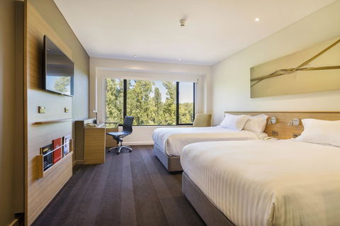 Crowne Plaza Canberra, An IHG Hotel - Foster Accommodation 32