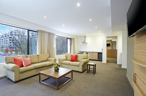Crowne Plaza Canberra, An IHG Hotel - Foster Accommodation 11