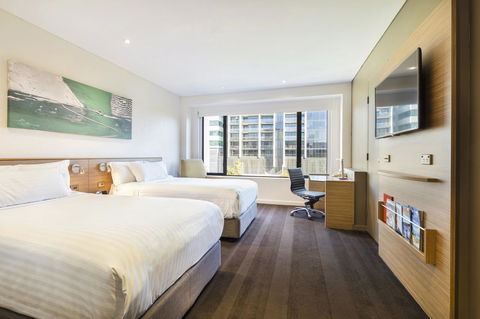 Crowne Plaza Canberra, An IHG Hotel - Foster Accommodation 31