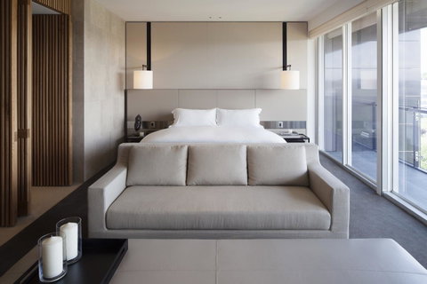 Hotel Realm - Foster Accommodation 17