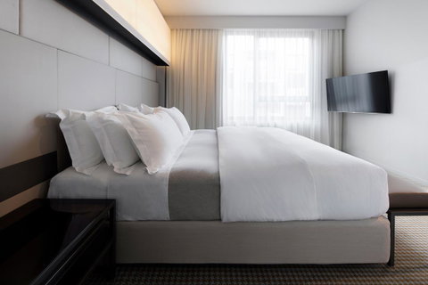 Hotel Realm - Foster Accommodation 11