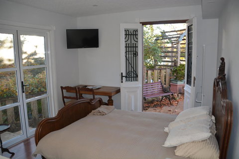 Garden Room - Foster Accommodation 4