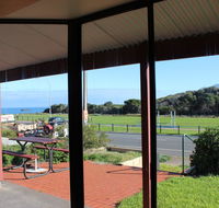 Bott's Beach Retreat - Foster Accommodation