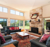 Bottlebrush Lodge - Great views and a pool - Foster Accommodation