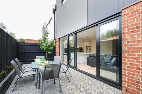 Boutique Stays-Murrumbeena Place 1 - Foster Accommodation 3