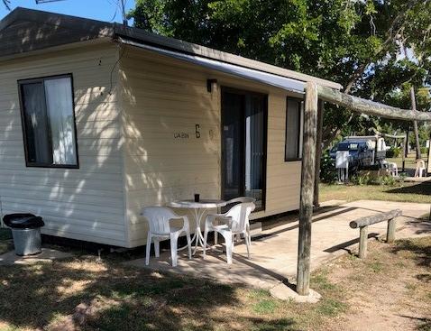 Bowen Holiday Park - Foster Accommodation 1