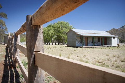 Brackens Hut - Foster Accommodation 3