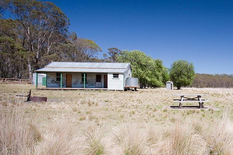 Brackens Hut - Foster Accommodation 0