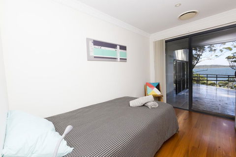 Brae Villa - Foster Accommodation 2