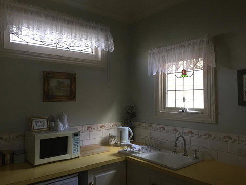 Braeside Garden Cottages - Foster Accommodation 3