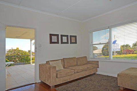 Breakers 1 2 Hill Street - Foster Accommodation 3