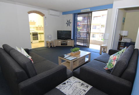 Breakers 10 - Main Beach Location! - Foster Accommodation 0