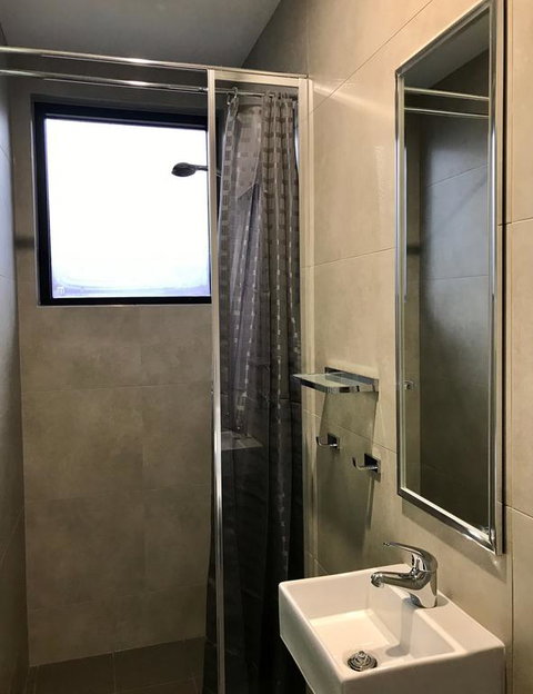 Breeze Lodge - Foster Accommodation 3