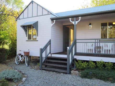 Briar Rose Cottages - Foster Accommodation 2