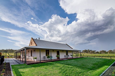 Brockenchack Vineyard Bed & Breakfast - Foster Accommodation 0
