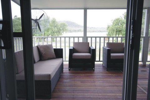 Broke Village Hideaway - Foster Accommodation 2