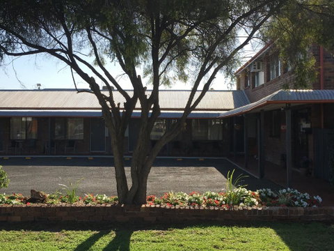 Bryants Motel - Foster Accommodation 0