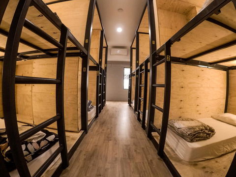 Bunk Inn Hostel - Foster Accommodation 0