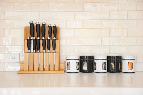 Buoys On Queens - Foster Accommodation 3