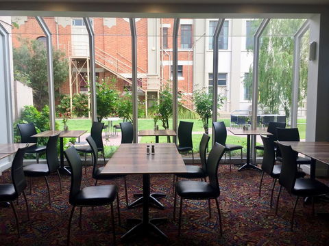 Burkes Hotel Motel - Foster Accommodation 1