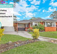 CAMPBELLTOWN HOLIDAY HOME 3 BED  FREE PARKING NCA039 - Foster Accommodation