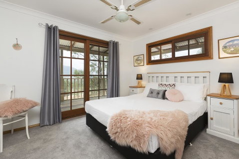 Cants Cottage - Foster Accommodation 1