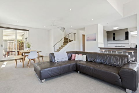 CAPEL'S REST - CAPEL SOUND - Foster Accommodation 3