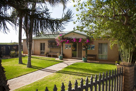 Capricorn Holiday Park - Foster Accommodation 0